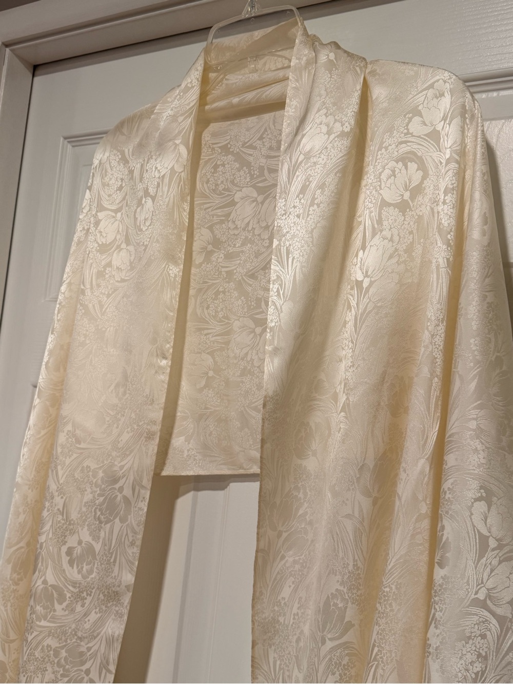 Charter Club 100% Silk Ivory Floral Jacquard Fringe Shawl Wrap #709 - Picture 3 of 11